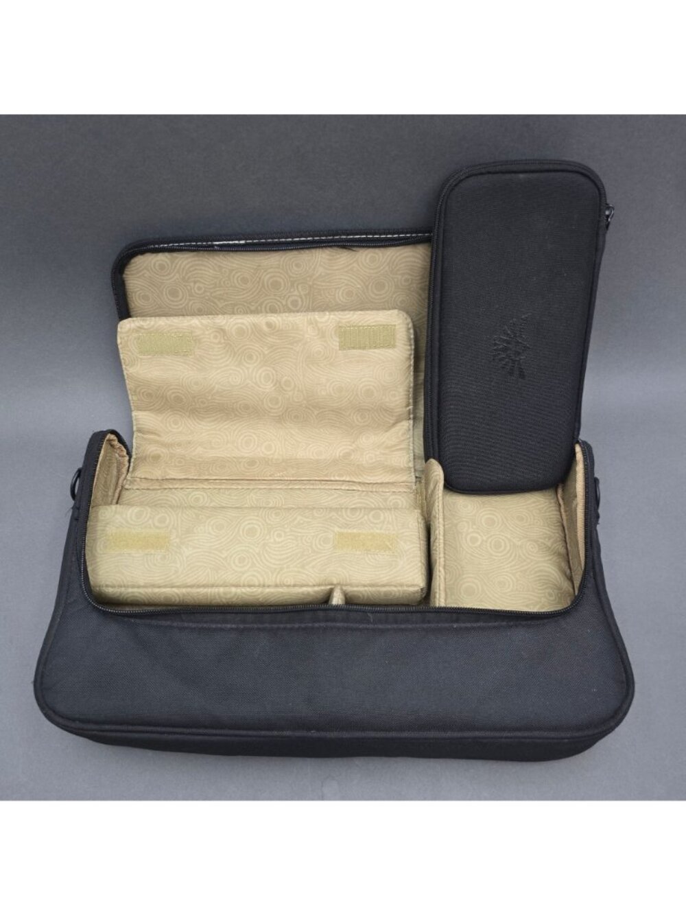 PowerA Zelda Breath Of The Wild Switch Messenger Bag Case 10" w/ Strap - Picture 8 of 16